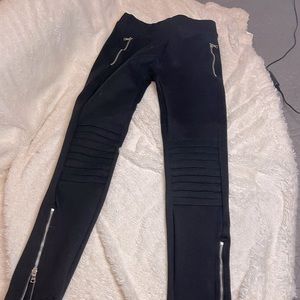 Black taper leggings zipper on the ankle